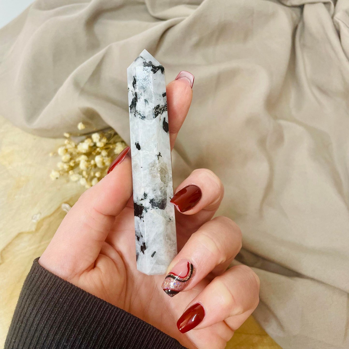 Obélisque pierre de lune arc-en-ciel