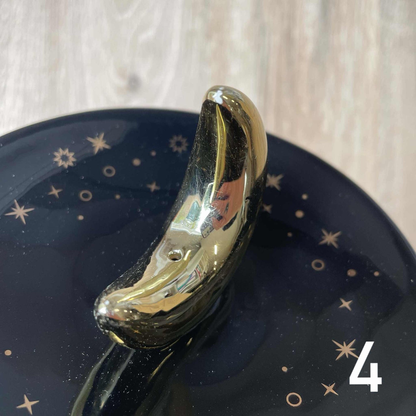 IMPARFAIT  Porte-encens en forme de croissant de lune doré