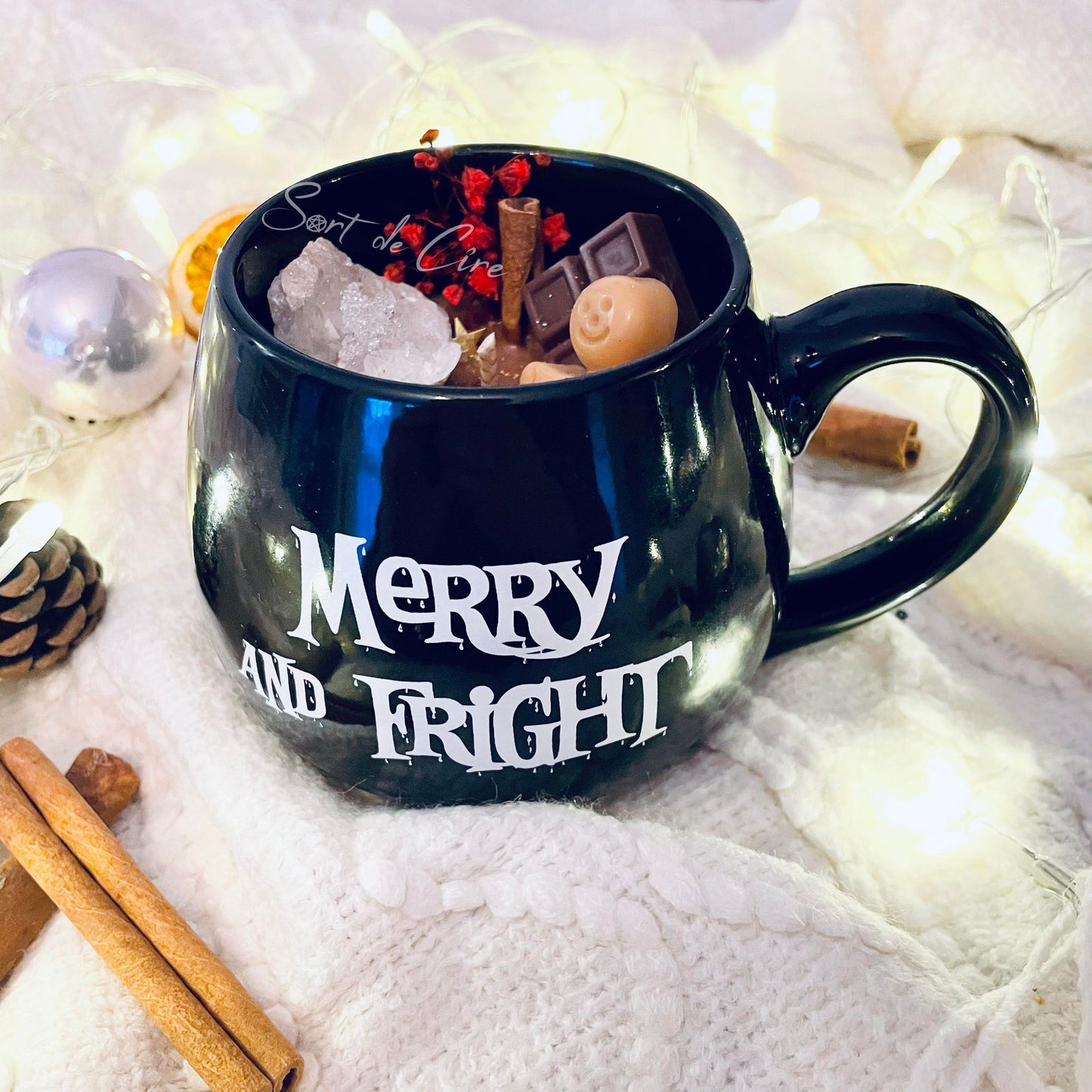 Coffret bougie mug et chaussettes " Merry and Fright"